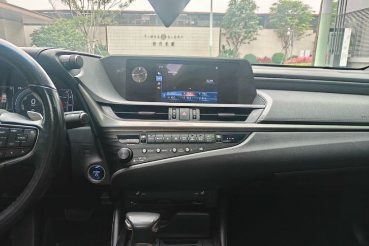 Used Lexus ES 2018 300h Premier Edition China VI Standard Interior 6