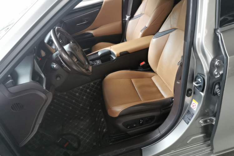 Used Lexus ES 2018 200 Excellence Edition China V Standard Left Front Seat