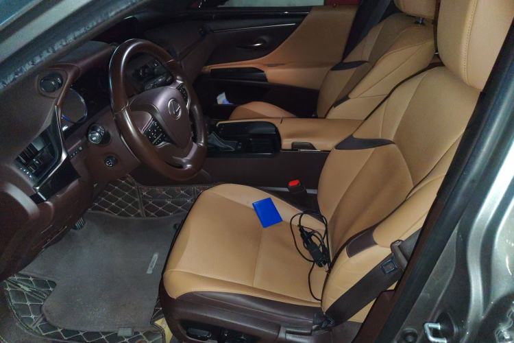Used Lexus ES 2018 260 Excellence Edition China V Standard Left Front Seat