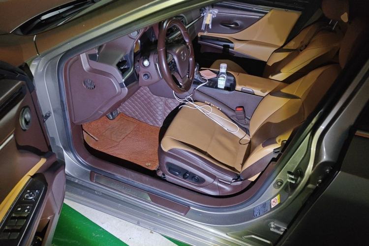Used Lexus ES 2018 260 Excellence Edition China VI Standard Left Front Seat