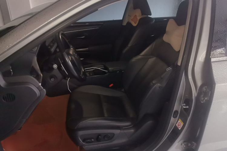 Used Lexus ES 2018 260 Excellence Edition China V Standard Left Front Seat