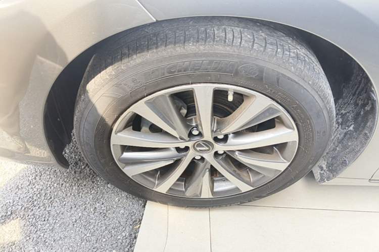 Used Lexus ES 2018 300h Premier Edition China VI Standard Left Front Wheel Hub