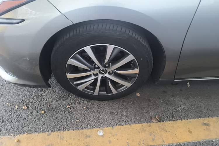 Used Lexus ES 2018 200 Excellence Edition China V Standard Left Front Wheel Hub