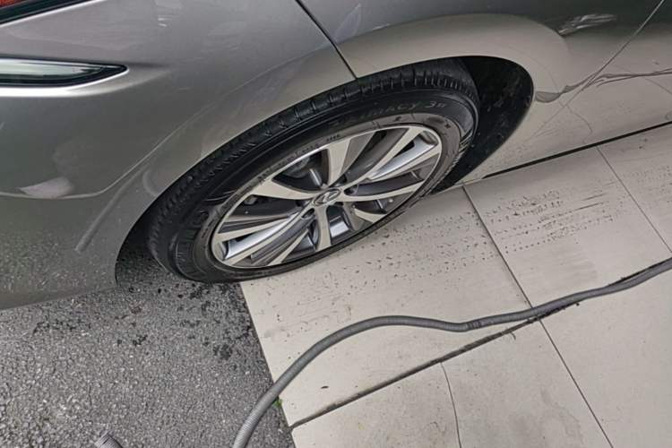 Used Lexus ES 2018 300h Premier Edition China VI Standard Left Front Wheel Hub