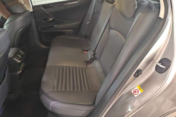 Used Lexus ES 2018 300h Premier Edition China V Standard Left Rear Seat