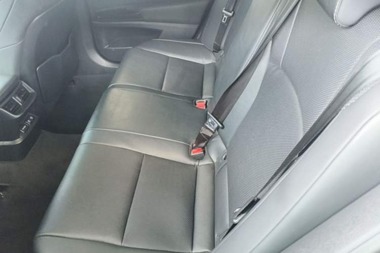 Used Lexus ES 2018 300h Premier Edition China VI Standard Left Rear Seat