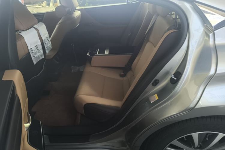 Used Lexus ES 2018 200 Excellence Edition China V Standard Left Rear Seat