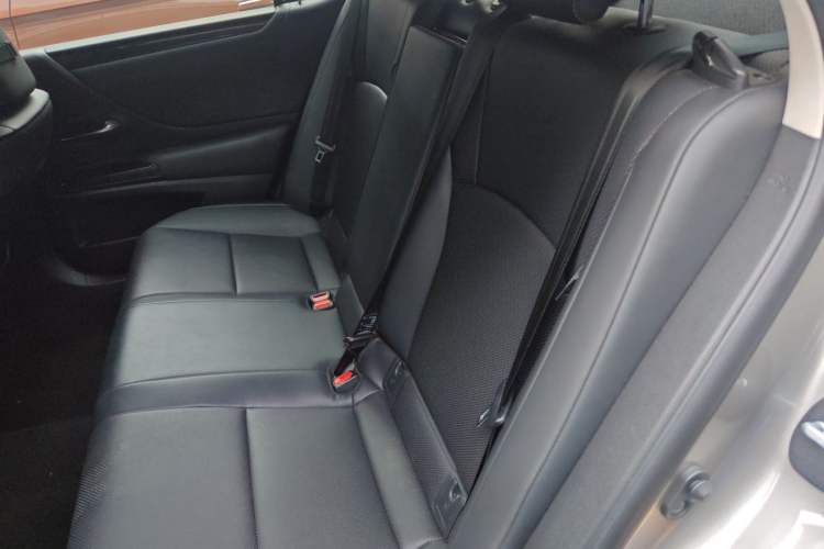 Used Lexus ES 2018 300h Premier Edition China V Standard Left Rear Seat