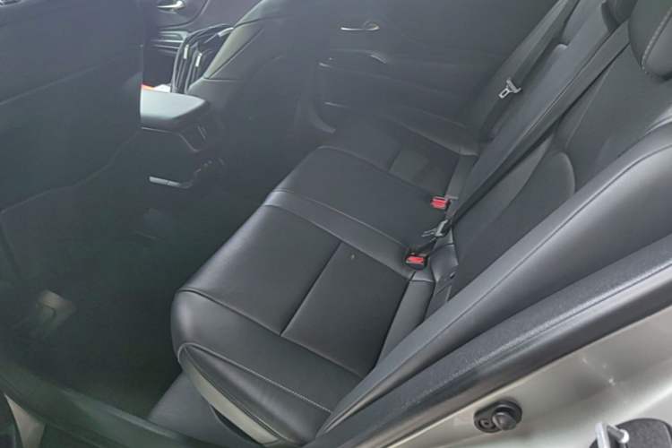 Used Lexus ES 2018 300h Premier Edition China VI Standard Left Rear Seat