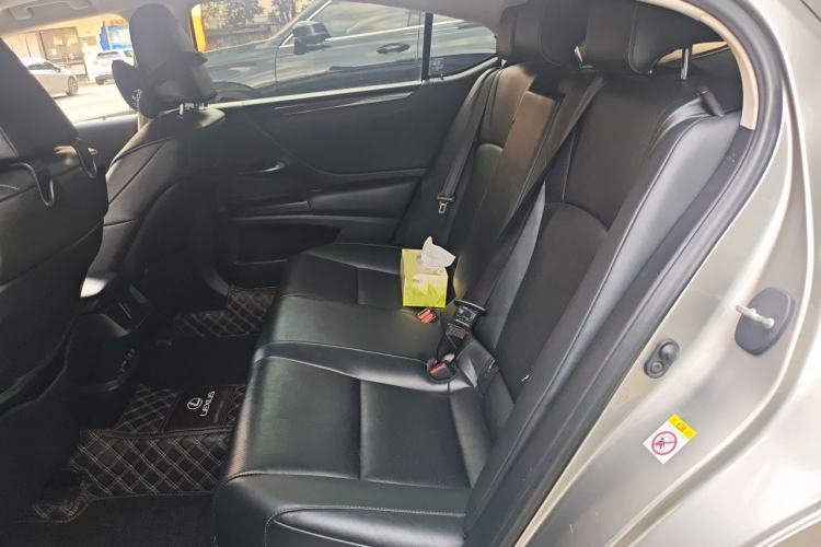 Used Lexus ES 2018 200 Excellence Edition China V Standard Left Rear Seat