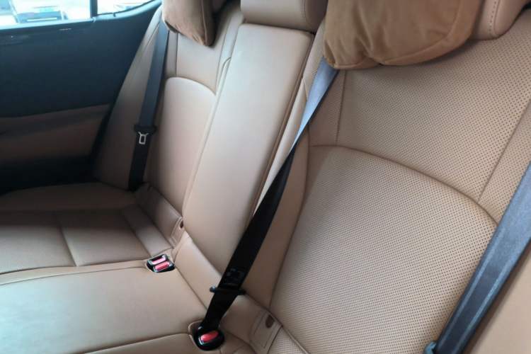 Used Lexus ES 2018 300h Premier Edition China VI Standard Left Rear Seat