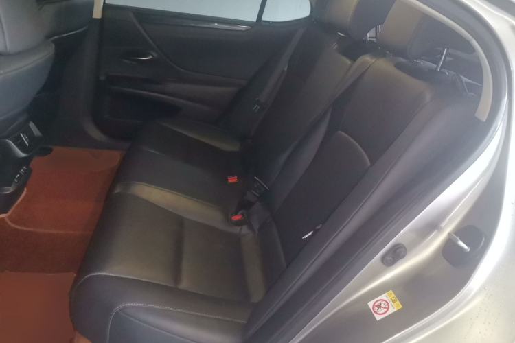 Used Lexus ES 2018 260 Excellence Edition China V Standard Left Rear Seat