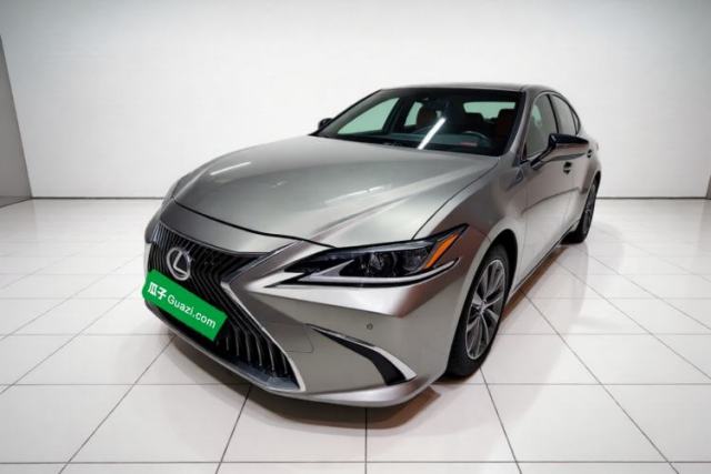 Ojetý Lexus ES 2018 260 Excellence Edition China VI Standard