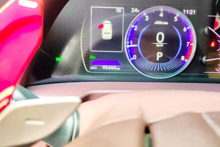 Used Lexus ES 2018 200 Luxury Edition China VI Odometer Close Up
