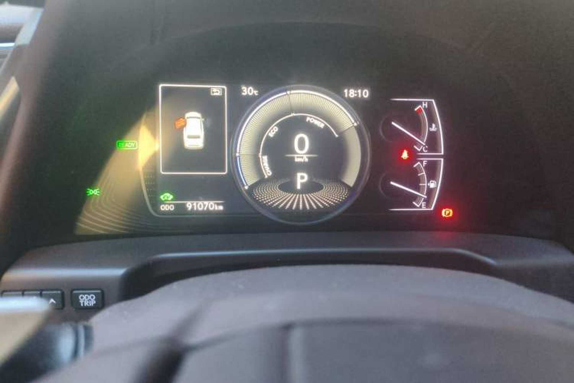 Used Lexus ES 2018 300h Premier Edition China VI Standard Odometer Close Up