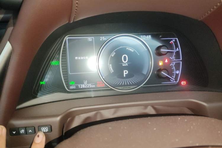 Used Lexus ES 2018 300h Premier Edition China V Standard Odometer Close Up