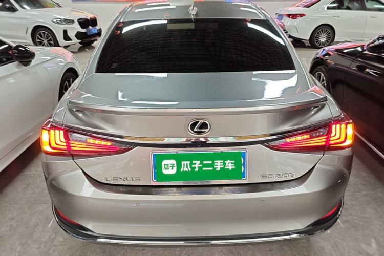 Used Lexus ES 2018 260 Excellence Edition China VI Standard Rear