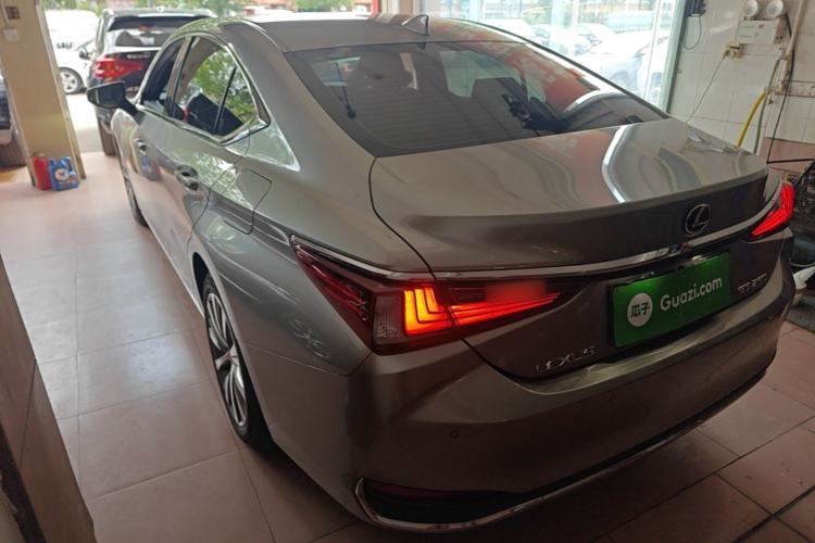 Used Lexus ES 2018 260 Excellence Edition China VI Standard Rear Left 45 Deg
