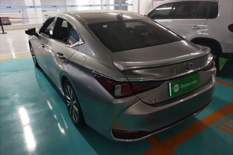 Used Lexus ES 2018 300h Premier Edition China V Standard Rear Left 45 Deg