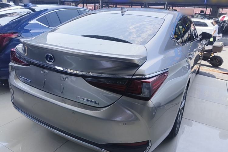 Used Lexus ES 2018 300h Premier Edition China VI Standard Rear Right 45 Deg