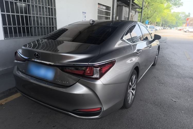 Used Lexus ES 2018 200 Excellence Edition China V Standard Rear Right 45 Deg