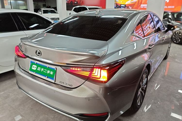 Used Lexus ES 2018 260 Excellence Edition China VI Standard Rear Right 45 Deg