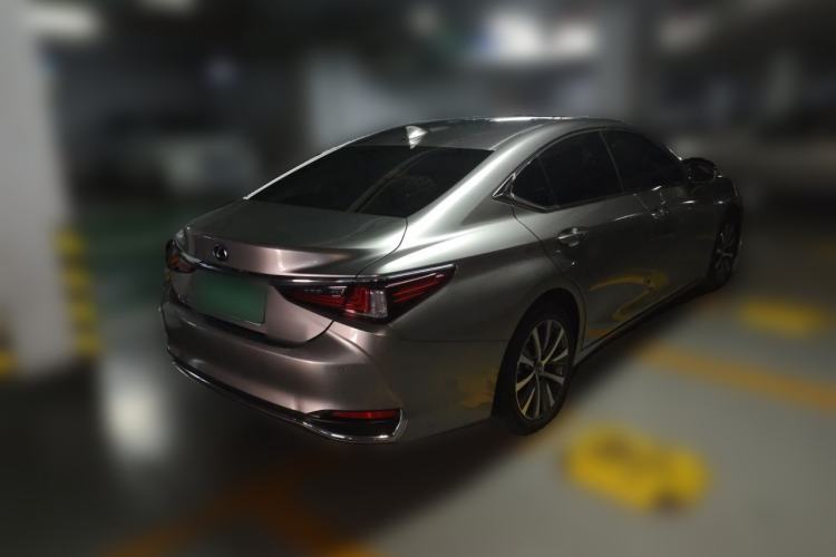 Used Lexus ES 2018 200 Excellence Edition China VI Standard Rear Right 45 Deg