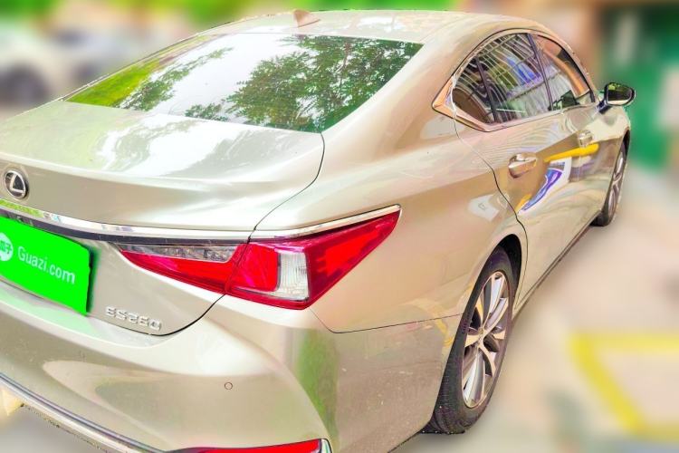 Used Lexus ES 2018 200 Luxury Edition China VI Rear Right 45 Deg
