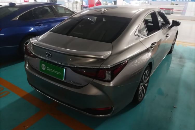 Used Lexus ES 2018 300h Premier Edition China V Standard Rear Right 45 Deg