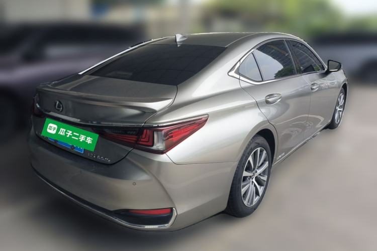 Used Lexus ES 2018 300h Premier Edition China VI Standard Rear Right 45 Deg