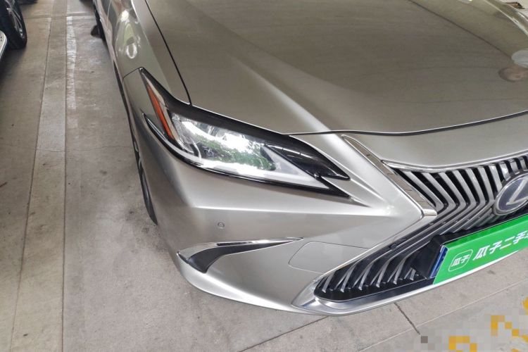 Used Lexus ES 2018 300h Premier Edition China V Standard Right Front Headlight
