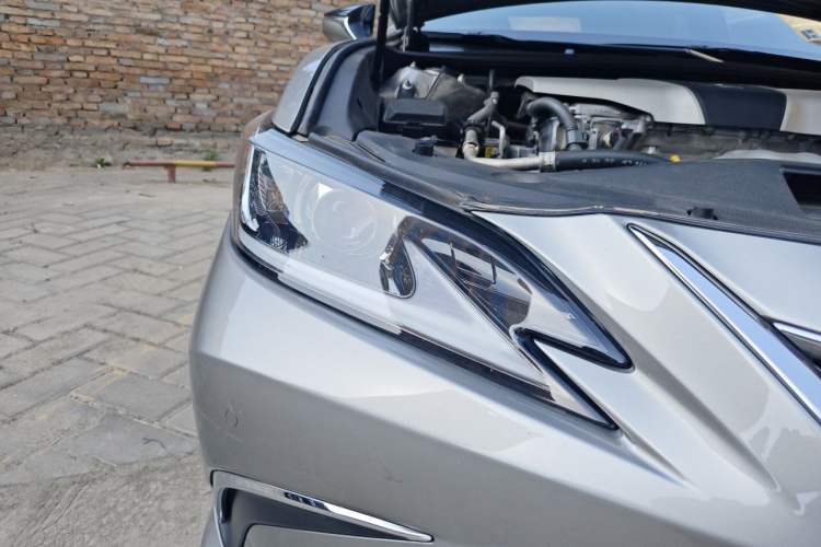Used Lexus ES 2018 200 Excellence Edition China V Standard Right Front Headlight