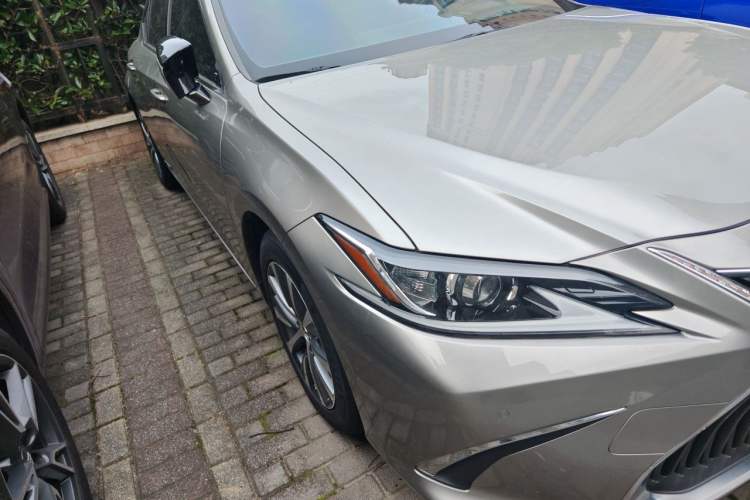 Used Lexus ES 2018 300h Premier Edition China V Standard Right Front Headlight