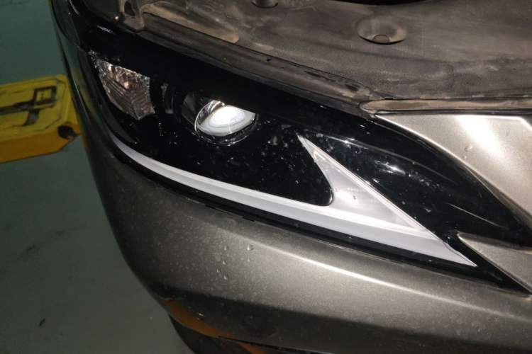 Used Lexus ES 2018 200 Excellence Edition China VI Standard Right Front Headlight
