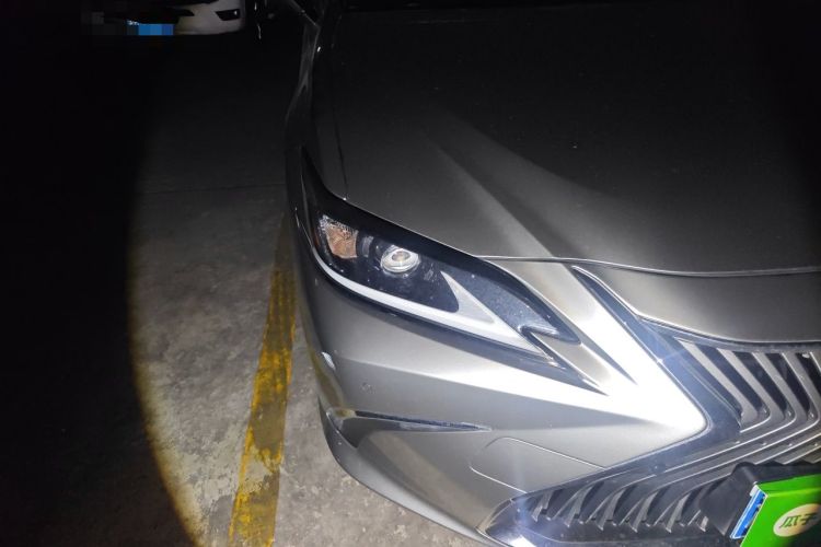 Used Lexus ES 2018 300h Premier Edition China V Standard Right Front Headlight