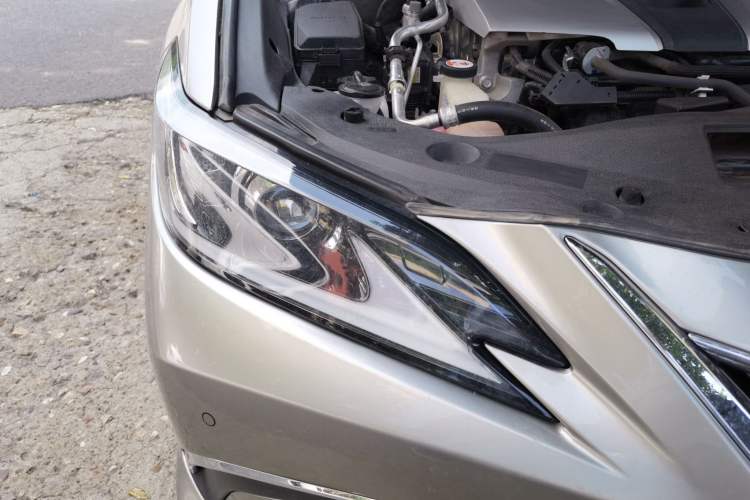Used Lexus ES 2018 300h Premier Edition China VI Standard Right Front Headlight