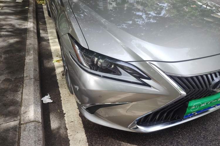 Used Lexus ES 2018 300h Premier Edition China V Standard Right Front Headlight