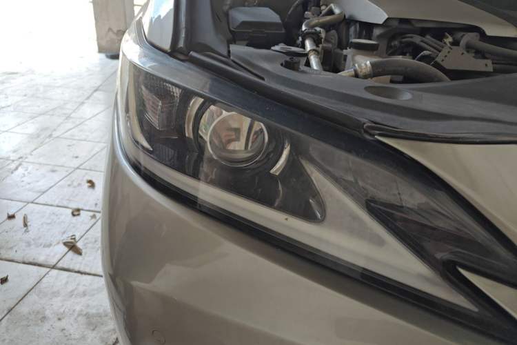 Used Lexus ES 2018 300h Premier Edition China VI Standard Right Front Headlight