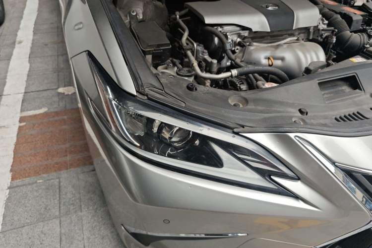 Used Lexus ES 2018 200 Excellence Edition China VI Standard Right Front Headlight
