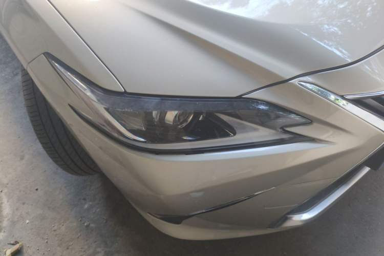 Used Lexus ES 2018 300h Premier Edition China VI Standard Right Front Headlight