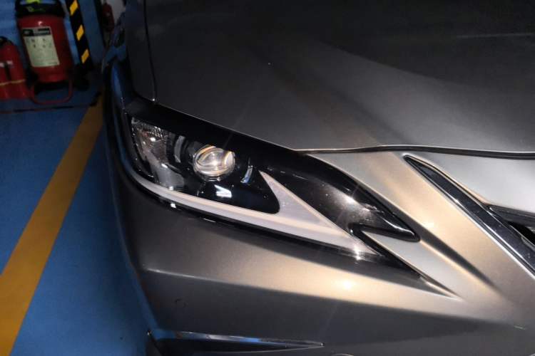 Used Lexus ES 2018 200 Excellence Edition China VI Standard Right Front Headlight