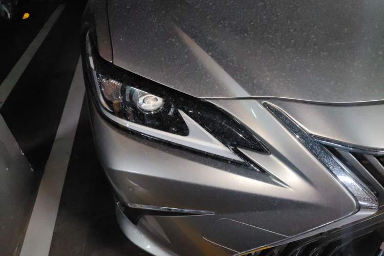 Used Lexus ES 2018 200 Excellence Edition China VI Standard Right Front Headlight