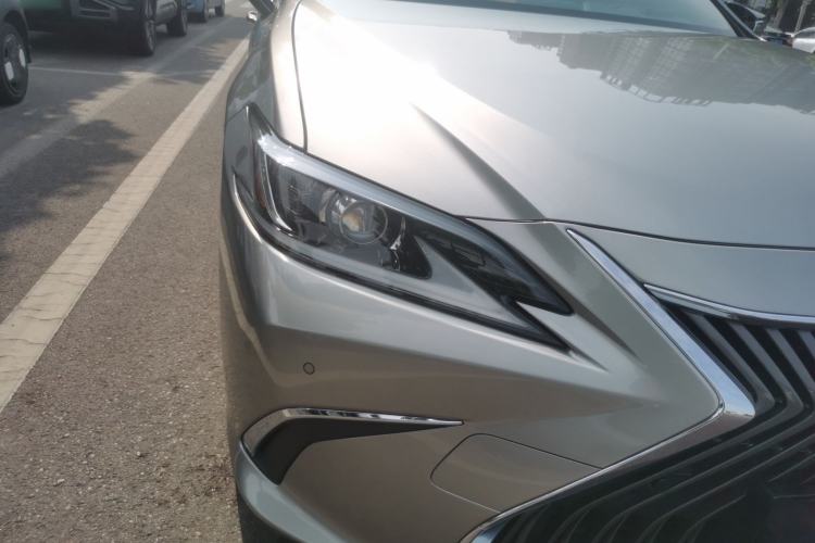 Used Lexus ES 2018 300h Premier Edition China VI Standard Right Front Headlight