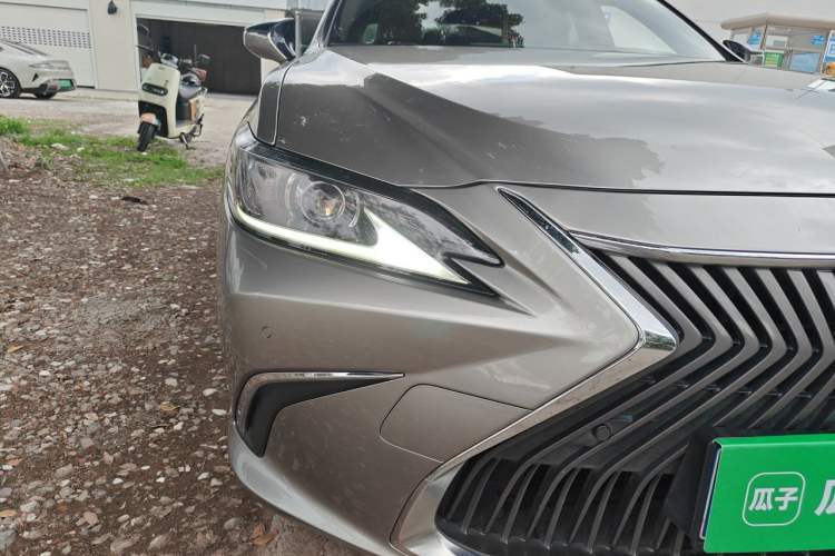 Used Lexus ES 2018 300h Premier Edition China VI Standard Right Front Headlight