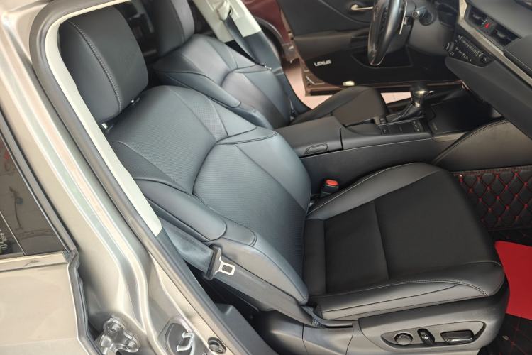 Used Lexus ES 2018 260 Excellence Edition China VI Standard Right Front Seat