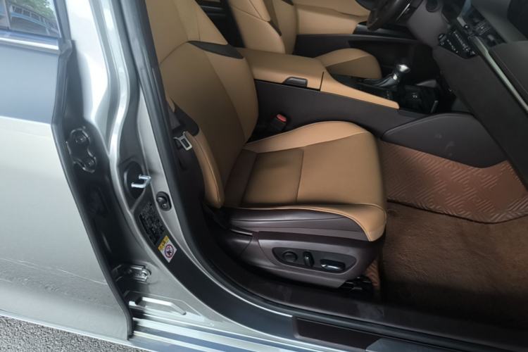 Used Lexus ES 2018 200 Excellence Edition China V Standard Right Front Seat