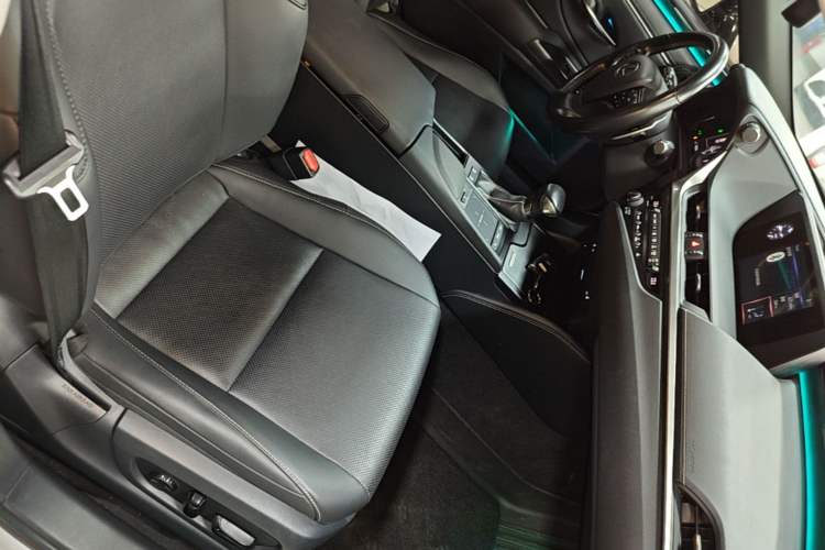 Used Lexus ES 2018 260 Excellence Edition China VI Standard Right Front Seat