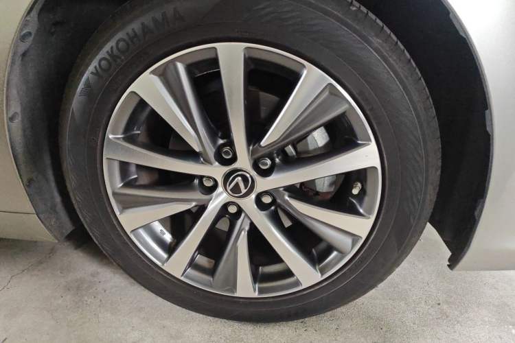 Used Lexus ES 2018 300h Premier Edition China V Standard Right Front Wheel Hub