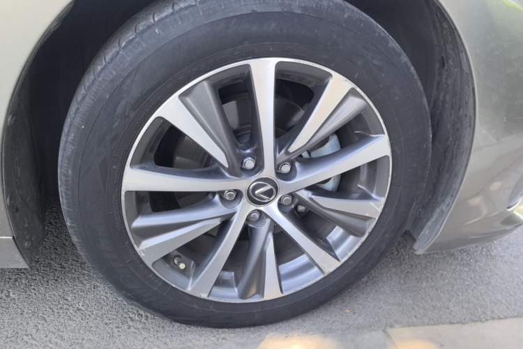Used Lexus ES 2018 200 Excellence Edition China V Standard Right Front Wheel Hub