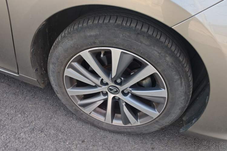 Used Lexus ES 2018 200 Excellence Edition China VI Standard Right Front Wheel Hub